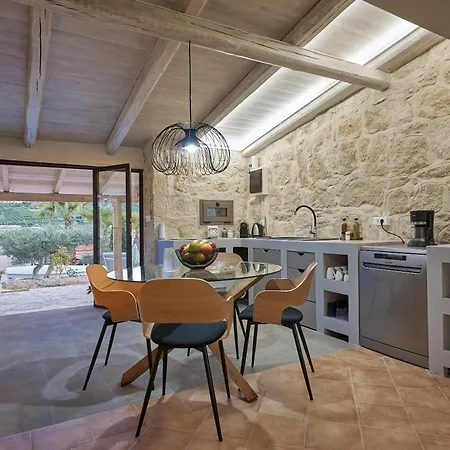 The Olive Grove With Swimming Pool And Breakfast *