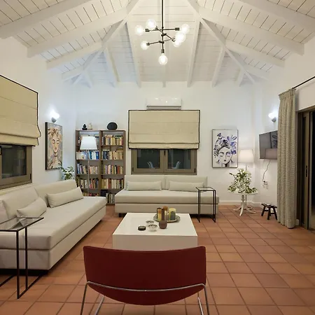 The Olive Grove With Swimming Pool And Breakfast 度假居